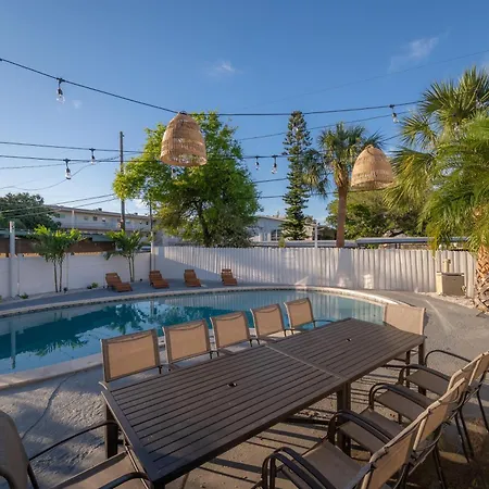 Updated Luxury Home In Premium Location